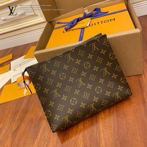 gucciaaa-38675-gallery-75463-aa1fa6357652ff69 從容日常|M47542 男女同款手包化妝包|包款全貌與整體比例