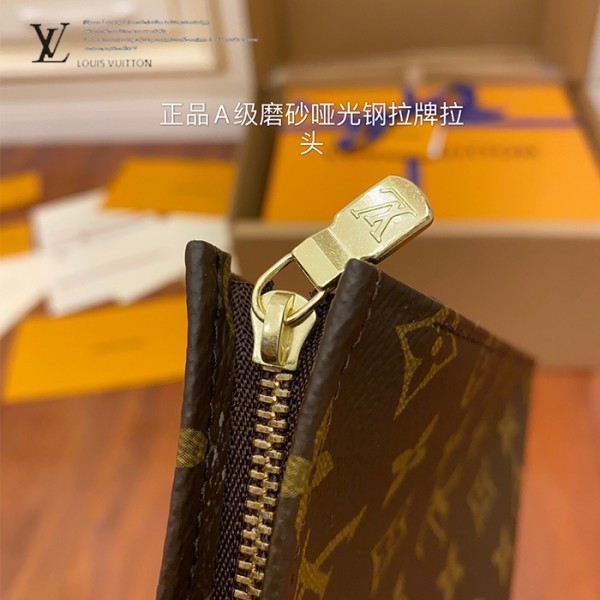 gucciaaa-38675-gallery-75468-7f0d51e740b84648 從容日常|M47542 男女同款手包化妝包|商品實拍視角 10