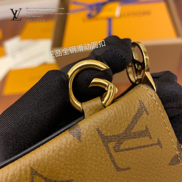 gucciaaa-38681-gallery-75539-45ef2d3451739f77 從容日常|M68756 三合一手包|商品實拍視角 04