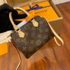 gucciaaa-38684-gallery-75570-3e9275c42132b9be 從容日常|M61252 NANO mini枕頭包|包款全貌與整體比例