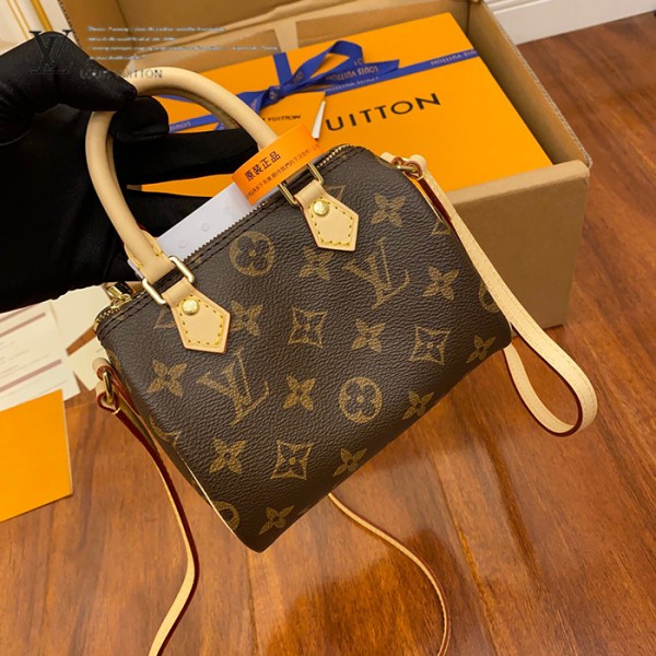 gucciaaa-38684-gallery-75570-3e9275c42132b9be 從容日常|M61252 NANO mini枕頭包|包款全貌與整體比例