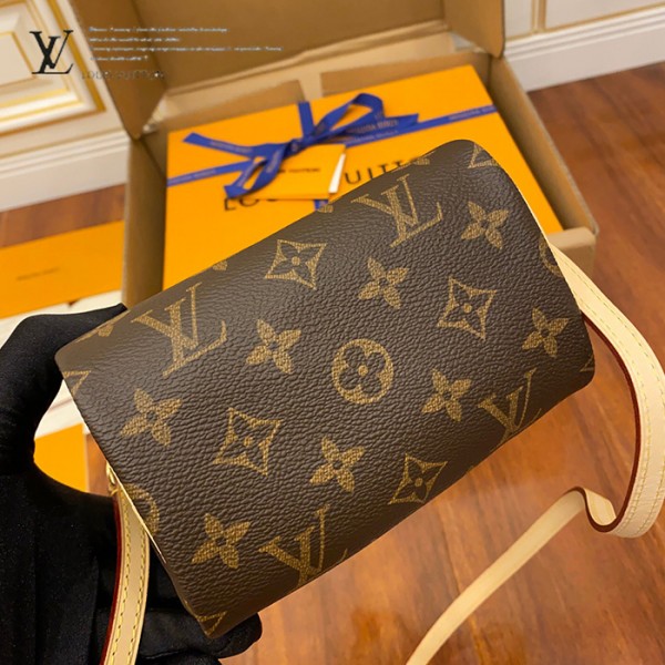gucciaaa-38684-gallery-75579-7963b04d6ec1ee8f 從容日常|M61252 NANO mini枕頭包|商品實拍視角 11