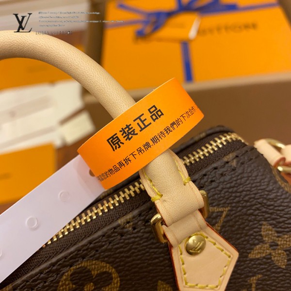 gucciaaa-38684-gallery-75580-a0e316b2c2c2f255 從容日常|M61252 NANO mini枕頭包|商品實拍視角 12