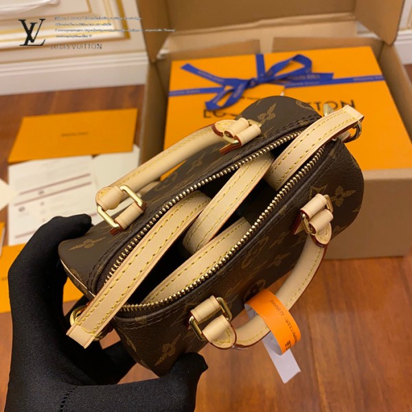 gucciaaa-38684-gallery-75583-32a812c06d56de4c 從容日常|M61252 NANO mini枕頭包|商品實拍視角 15