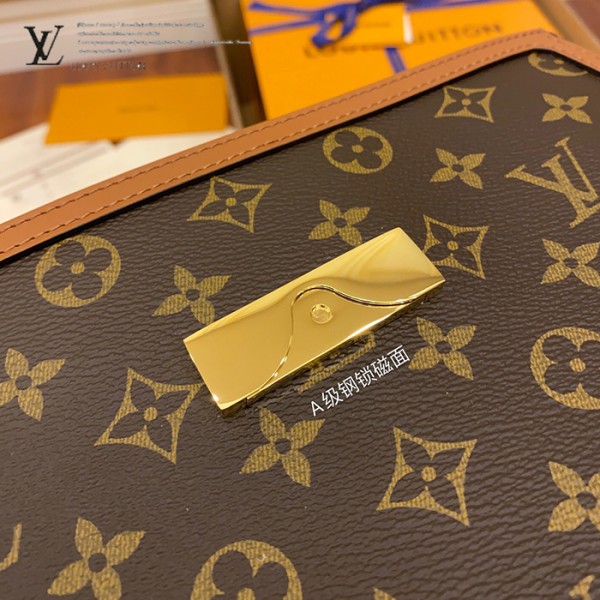 gucciaaa-38689-gallery-75627-2a311b3813053d38 從容日常|M69184 手包化妝包|商品實拍視角 04