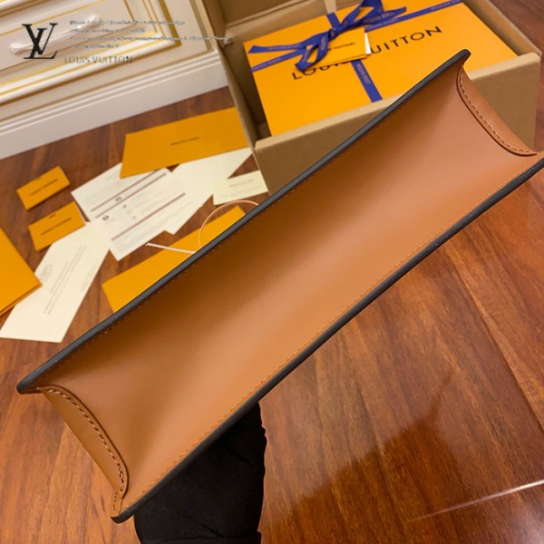gucciaaa-38689-gallery-75635-c6bebe1ac0751931 從容日常|M69184 手包化妝包|商品實拍視角 11