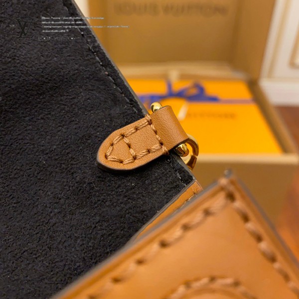 gucciaaa-38690-gallery-75641-93dfc39e353ebcc9 從容日常|M68621 達芙妮MINI郵差包|商品實拍視角 04