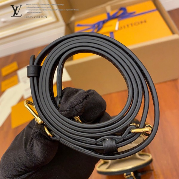 gucciaaa-38691-gallery-75655-e9a5ddc9c86ffaae 從容日常|M68276 斜背包 圓餅包|商品實拍視角 03