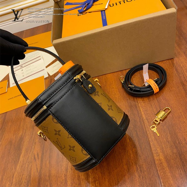 gucciaaa-38695-gallery-75714-c542212126857aa7 從容日常|M43986 圓桶化妝包|商品實拍視角 03