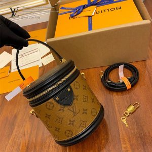gucciaaa-38695-gallery-75715-25e595558dd8c331 從容日常|M43986 圓桶化妝包|包款全貌與整體比例