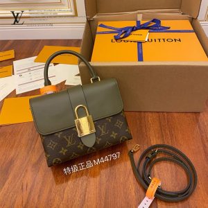 gucciaaa-38696-gallery-75735-7524dbee2c82fe2d 從容日常|M44797 手提斜背包|包款全貌與整體比例