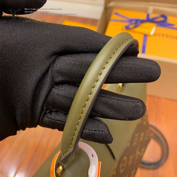 gucciaaa-38696-gallery-75738-2fa642cf77a6003a 從容日常|M44797 手提斜背包|商品實拍視角 11