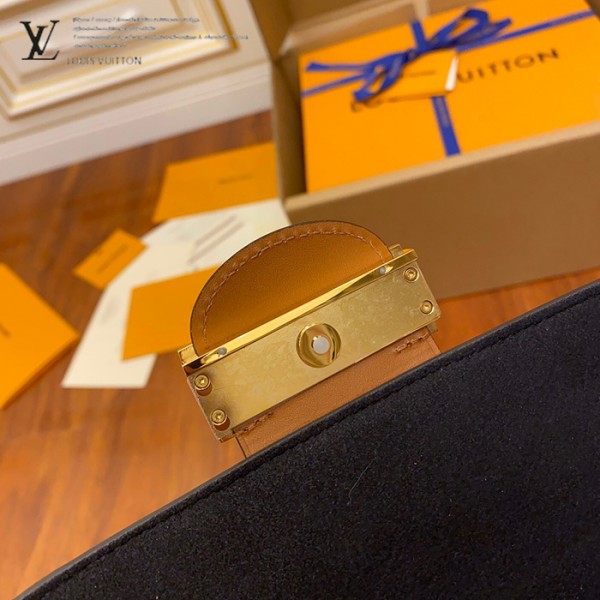 gucciaaa-38697-gallery-75745-b97cb19626c02591 從容日常|M68746 小號達芙妮郵差包|商品實拍視角 04