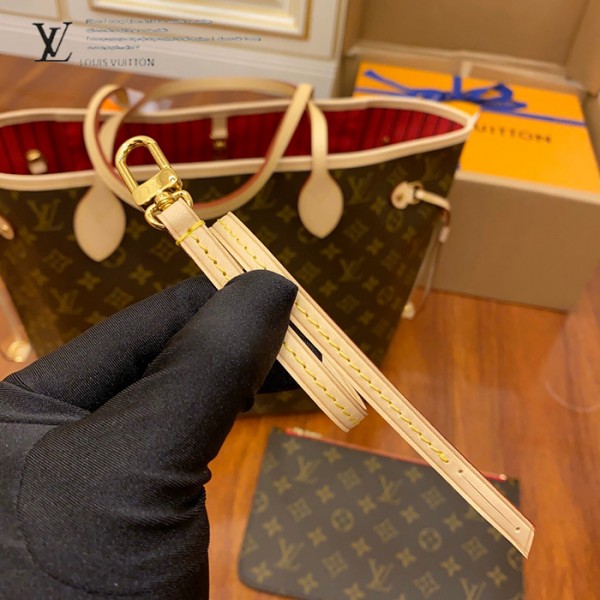 gucciaaa-38711-gallery-75926-c6f9ed8a01459c53 從容日常|M41177 NEVERFULL 購物袋|商品實拍視角 03