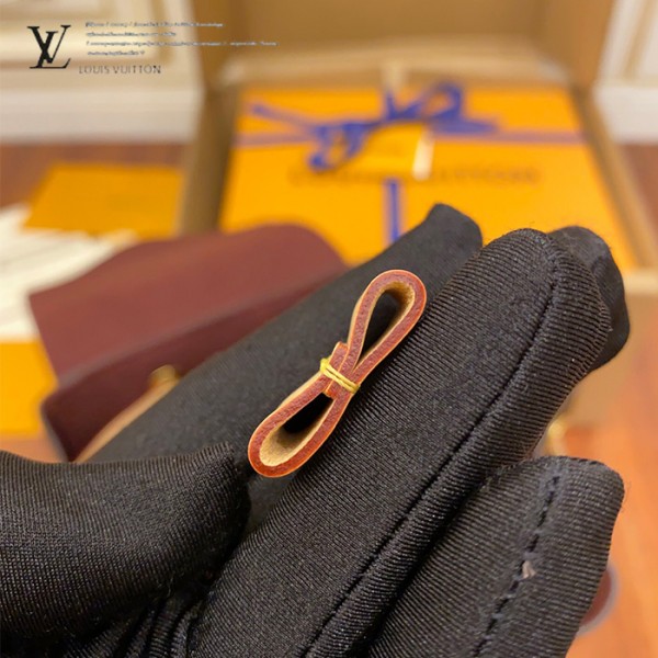 gucciaaa-38714-gallery-75975-6534bac3a2c8a186 從容日常|M43431 雙肩包|商品實拍視角 07