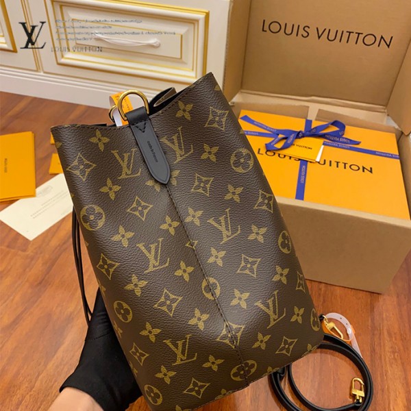 gucciaaa-38715-gallery-76002-718d67ca2c238e1a 從容日常|M44020 女士NOE水桶包|商品實拍視角 11