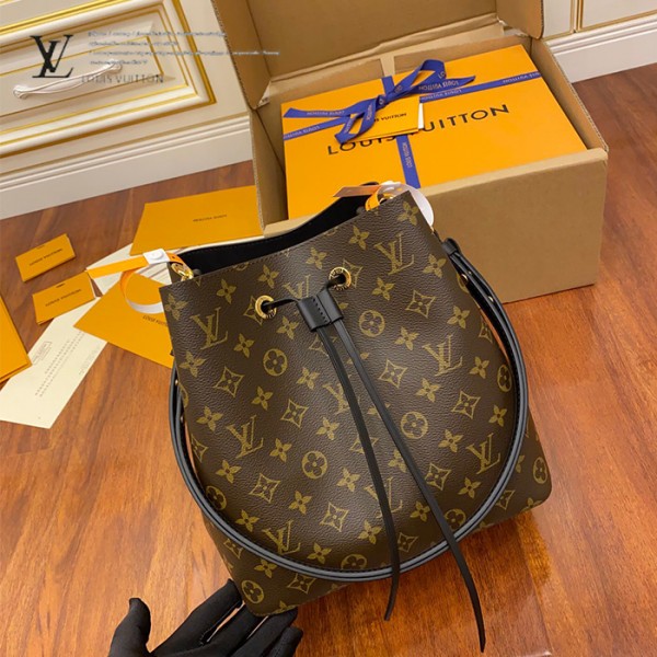 gucciaaa-38715-gallery-76003-707c73d4ddb2f466 從容日常|M44020 女士NOE水桶包|包款全貌與整體比例