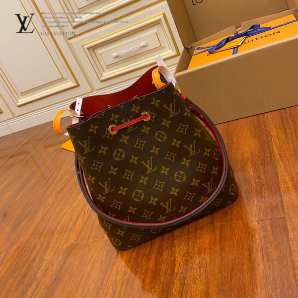 gucciaaa-38716-gallery-76008-0bbdc8fd28845df3 從容日常|M44021 水桶包|商品實拍視角 03