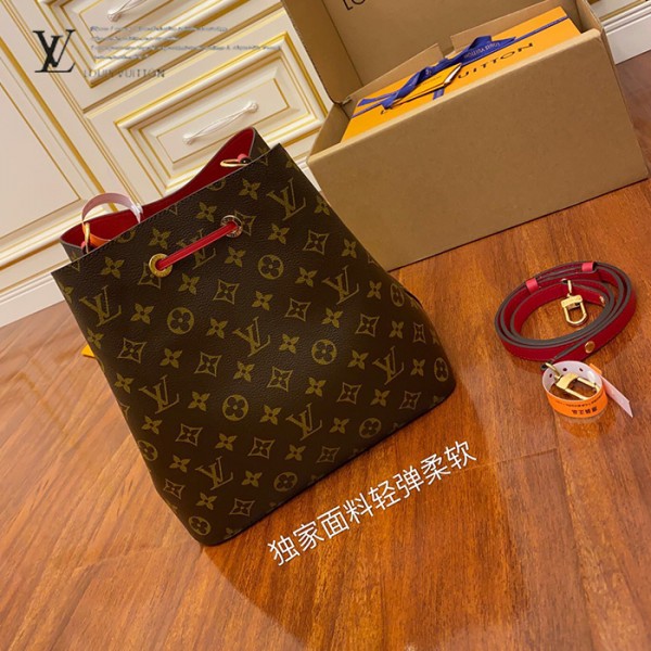 gucciaaa-38716-gallery-76009-c9be6512d075a002 從容日常|M44021 水桶包|商品實拍視角 04