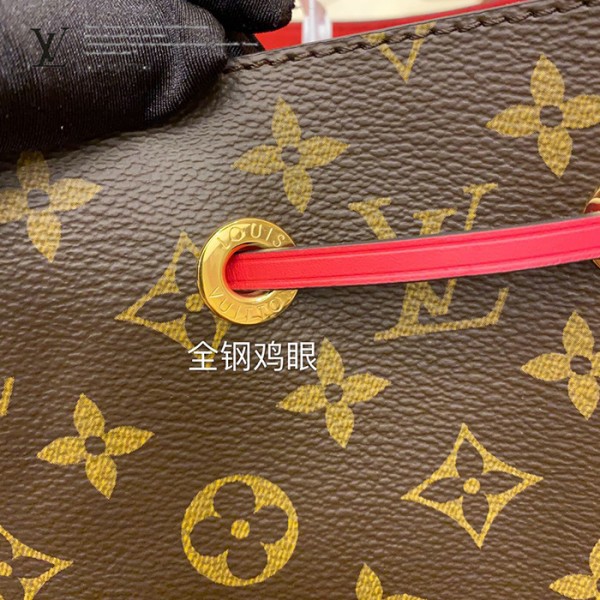 gucciaaa-38716-gallery-76011-b2d88f4662a65d64 從容日常|M44021 水桶包|商品實拍視角 06