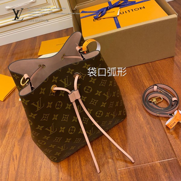 gucciaaa-38717-gallery-76015-0c84082175cc6599 從容日常|精選 M44022 水桶包|午茶生活實拍視角