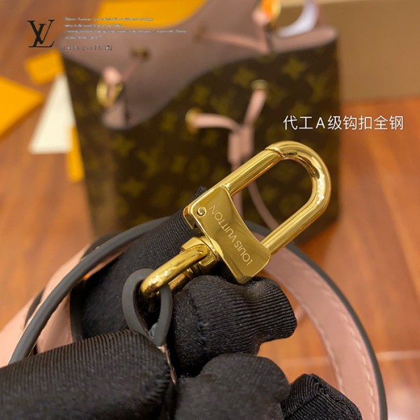 gucciaaa-38717-gallery-76018-c5f7dd5bcf09f993 從容日常|精選 M44022 水桶包|商品實拍視角 04
