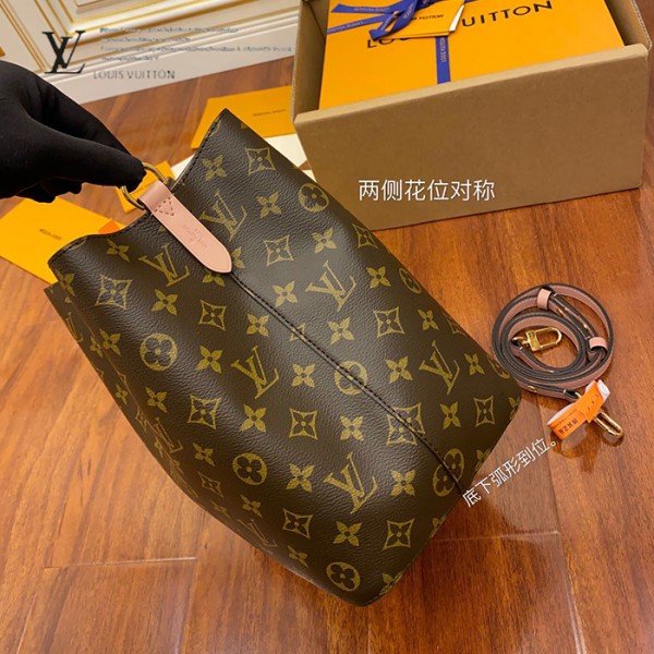 gucciaaa-38717-gallery-76020-428e596751b10dd2 從容日常|精選 M44022 水桶包|商品實拍視角 06