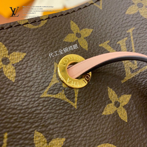 gucciaaa-38717-gallery-76021-833fea4f330ea902 從容日常|精選 M44022 水桶包|商品實拍視角 07