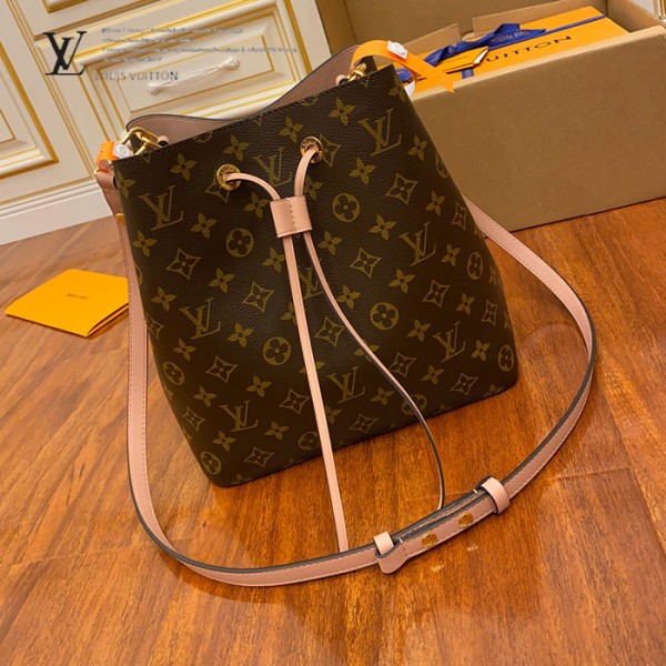 gucciaaa-38717-gallery-76022-a9d5f19938084fa2 從容日常|精選 M44022 水桶包|商品實拍視角 08