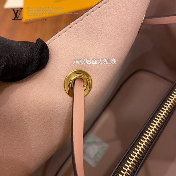 gucciaaa-38717-gallery-76023-a80f747f3ed9a6dd 從容日常|精選 M44022 水桶包|商品實拍視角 09