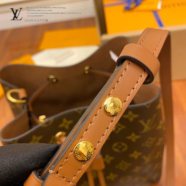 gucciaaa-38718-gallery-76027-22cf8205c6c92047 從容日常|M44887 水桶包|商品實拍視角 04