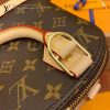 gucciaaa-38719-gallery-76033-2e0a764ad3ea987c 從容日常|M53152 ALMA bb 貝殼包|商品實拍視角 03