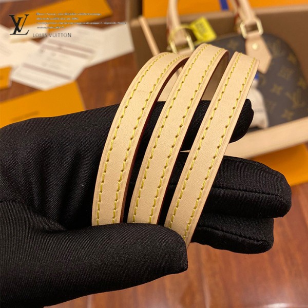 gucciaaa-38719-gallery-76036-ffd6867ae50acba4 從容日常|M53152 ALMA bb 貝殼包|商品實拍視角 06