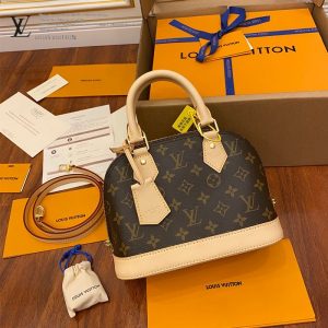 gucciaaa-38719-gallery-76038-bf137fa89b6a8788 從容日常|M53152 ALMA bb 貝殼包|包款全貌與整體比例