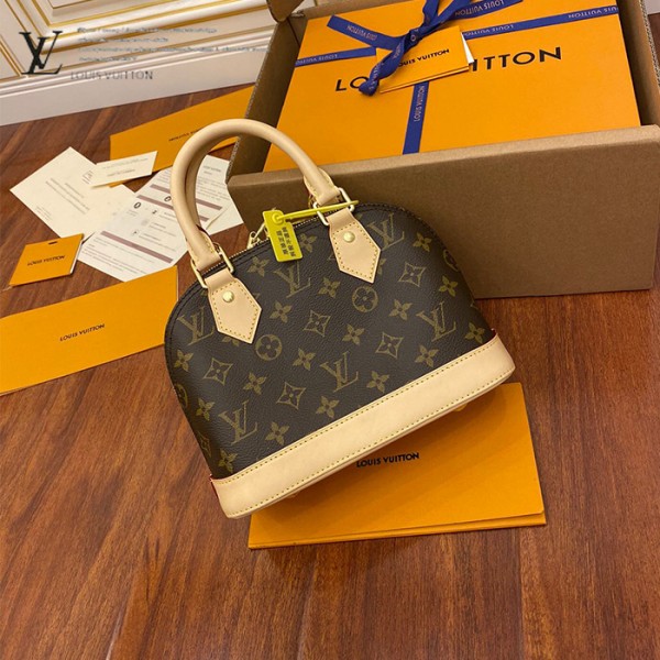 gucciaaa-38719-gallery-76040-fd7b4e0566312c83 從容日常|M53152 ALMA bb 貝殼包|商品實拍視角 09