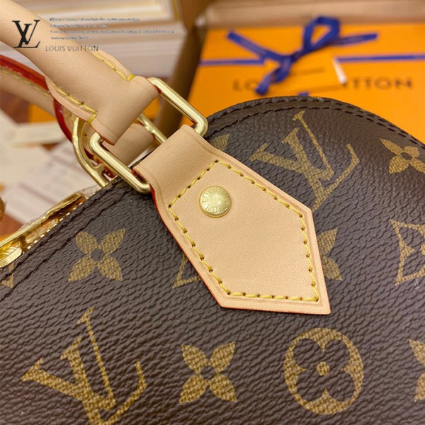 gucciaaa-38719-gallery-76042-733a39f1bd23007b 從容日常|M53152 ALMA bb 貝殼包|商品實拍視角 11