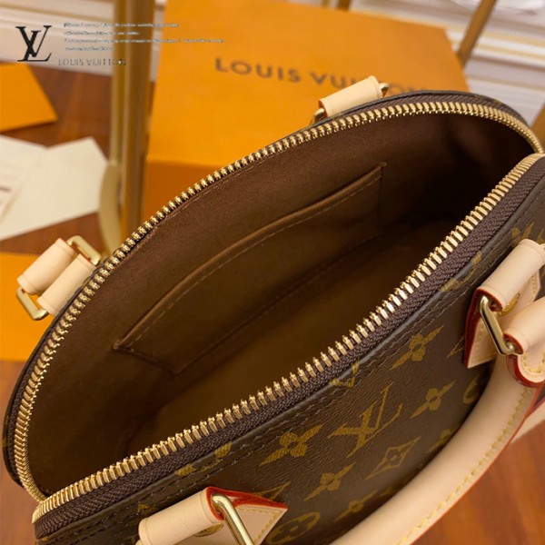 gucciaaa-38719-gallery-76044-15671ebbb797ab1f 從容日常|M53152 ALMA bb 貝殼包|商品實拍視角 13