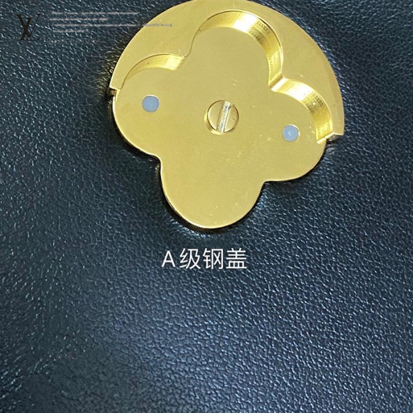 gucciaaa-38720-gallery-76046-2c776e8293dd5cc3 從容日常|M55948 女士郵差包|商品實拍視角 03