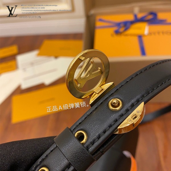 gucciaaa-38720-gallery-76047-5172a9ac5374dbe9 從容日常|M55948 女士郵差包|商品實拍視角 04
