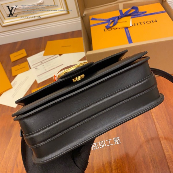 gucciaaa-38720-gallery-76050-e85ce9b43793b24e 從容日常|M55948 女士郵差包|商品實拍視角 07