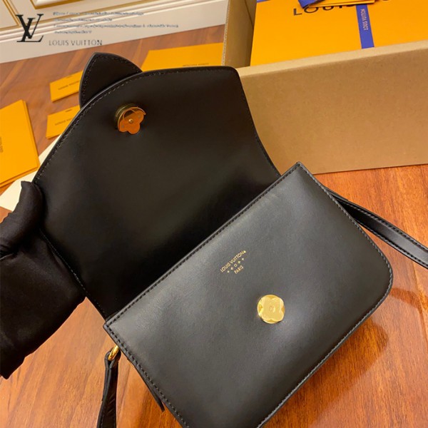 gucciaaa-38720-gallery-76056-4884f56f0aefd7e9 從容日常|M55948 女士郵差包|商品實拍視角 12