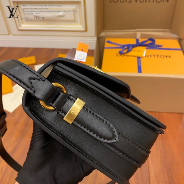 gucciaaa-38720-gallery-76057-277f6317c80b475e 從容日常|M55948 女士郵差包|商品實拍視角 13