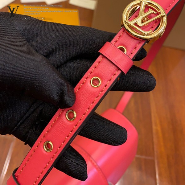 gucciaaa-38721-gallery-76061-c05d5cf282f97da0 從容日常|M55949 女士郵差包|商品實拍視角 03