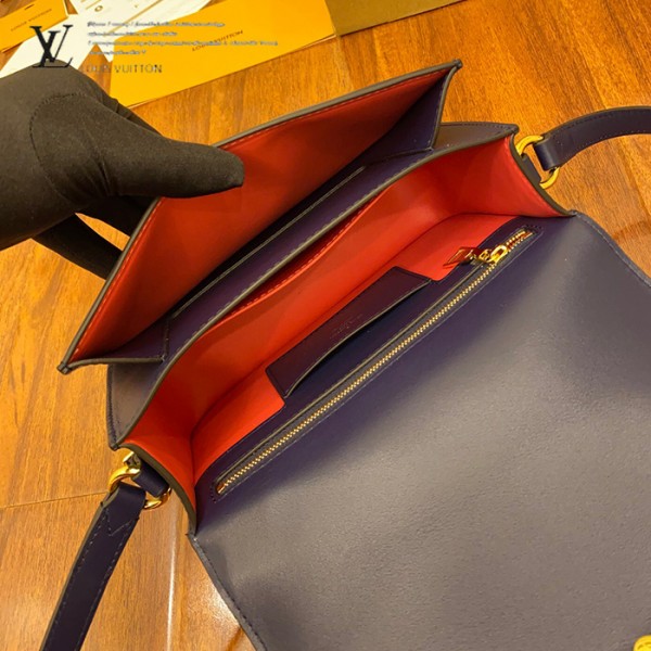 gucciaaa-38722-gallery-76084-c890424506f8351b 從容日常|M55951 女士郵差包|商品實拍視角 13