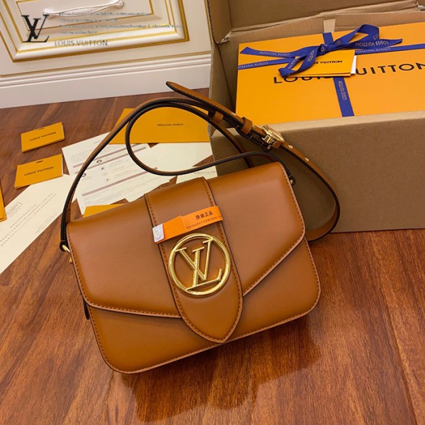 gucciaaa-38723-gallery-76102-adb802f8b7504f8d 從容日常|M55952 女士郵差包|商品實拍視角 08