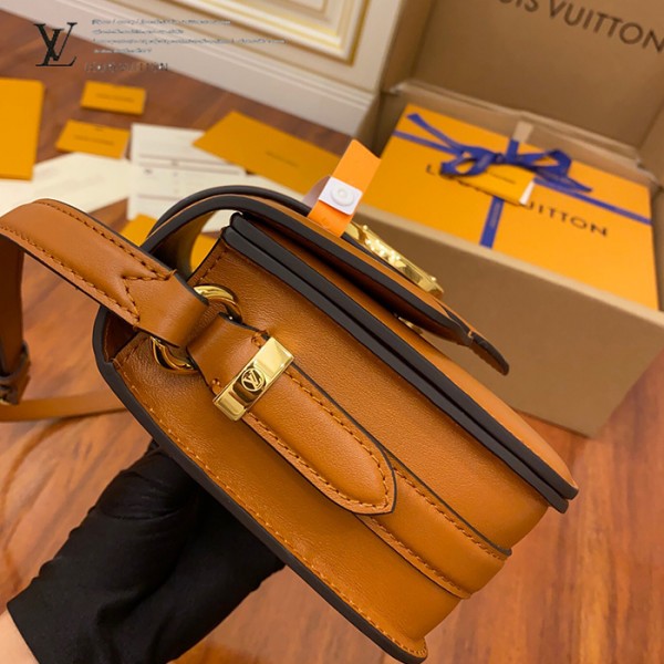 gucciaaa-38723-gallery-76103-f929d4d50b97da0a 從容日常|M55952 女士郵差包|商品實拍視角 09