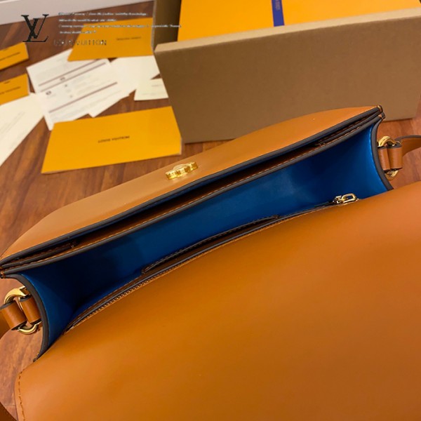 gucciaaa-38723-gallery-76107-88581fef601d5070 從容日常|M55952 女士郵差包|商品實拍視角 13