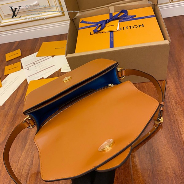 gucciaaa-38723-gallery-76108-e585449ee1a689ad 從容日常|M55952 女士郵差包|商品實拍視角 14