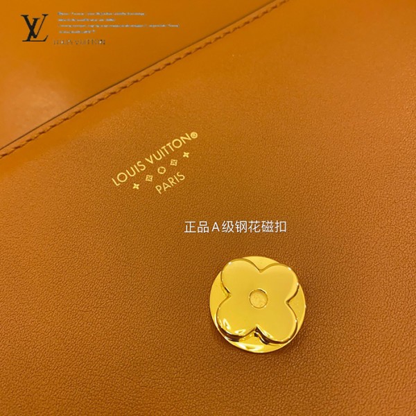 gucciaaa-38723-gallery-76112-2eef7f010fe1023e 從容日常|M55952 女士郵差包|商品實拍視角 18