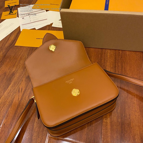 gucciaaa-38723-gallery-76114-44a85868831b0b41 從容日常|M55952 女士郵差包|商品實拍視角 19